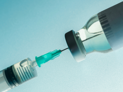 疫苗血清和针 